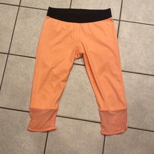 Peach cropped leggings